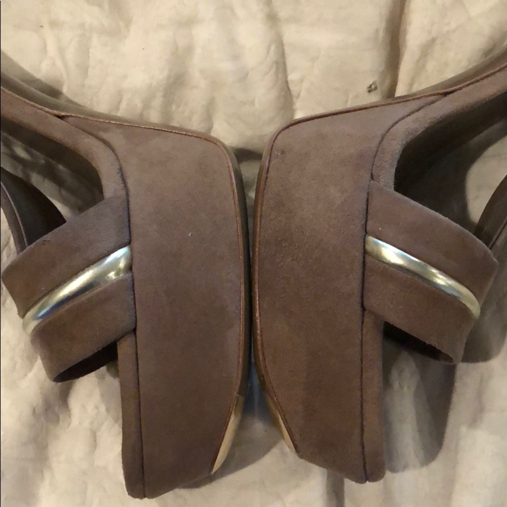 Gucci T Strap Sandle - Picture 6 of 8